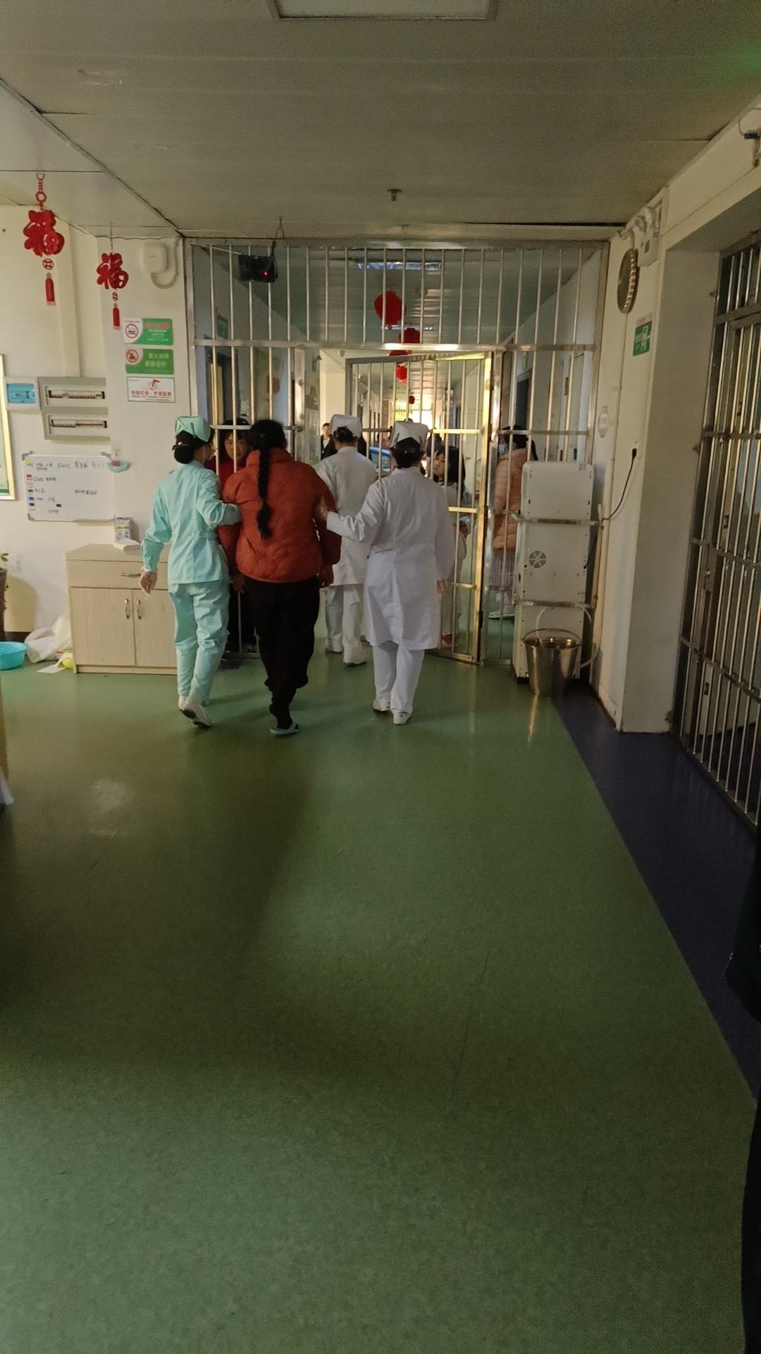 二月份的时候再次把妈妈送到精神病院住院了,今天团圆的日子,我好想她。。而我自己也焦虑抑郁好多年了,这大半年没睡过一次好觉,我也快撑不住了#精神分裂症 #焦虑症  #抑郁症#强迫障碍#中秋节