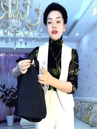 #谁穿谁好看#显瘦穿搭 #气质穿搭 #高级感穿搭 #胸针