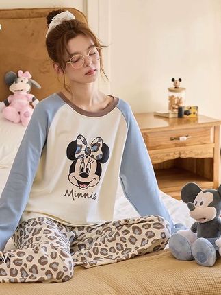 秋冬新睡衣套装 Disney/迪士尼秋冬季长袖带胸垫卡通大码印花舒适休闲家居服 #秋冬新款 #卡通家居服睡衣套装 #面料柔软舒适 #在家也要美美哒 #可外穿居家服
