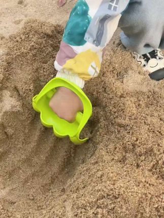 孩子爱挖沙子的话,这个恐龙挖沙爪可得给备上。#玩沙子 #挖沙子玩具 #挖沙工具 #挖沙 #沙滩玩具