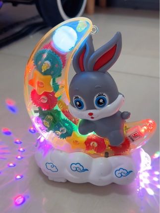 透明齿轮月亮兔,会眨眼睛还会跑,有灯光有音乐,闺女好喜欢😍#电动兔子 #儿童玩具 #哄娃神器