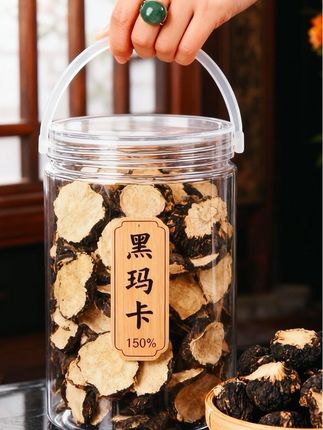 玛卡大家都不陌生,这可是个好东西,尤其是特别受咱们男性朋友的一个青睐,咱家这个玛卡是来自云南的黑玛卡。品质相当好,关键今天源头厂家直发,价格特别实惠,精选优质大果,手工切片,片型饱满,色泽纯正,闻起来还有淡淡的清香,咱们拿回去泡水煲汤都是非常不错的选择。#助农#优质农产品 #农产品#助农行动#助农扶农