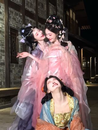 是谁家仙女又偷跑出来啦 ? @郭喆喆 @江湖小粗腿