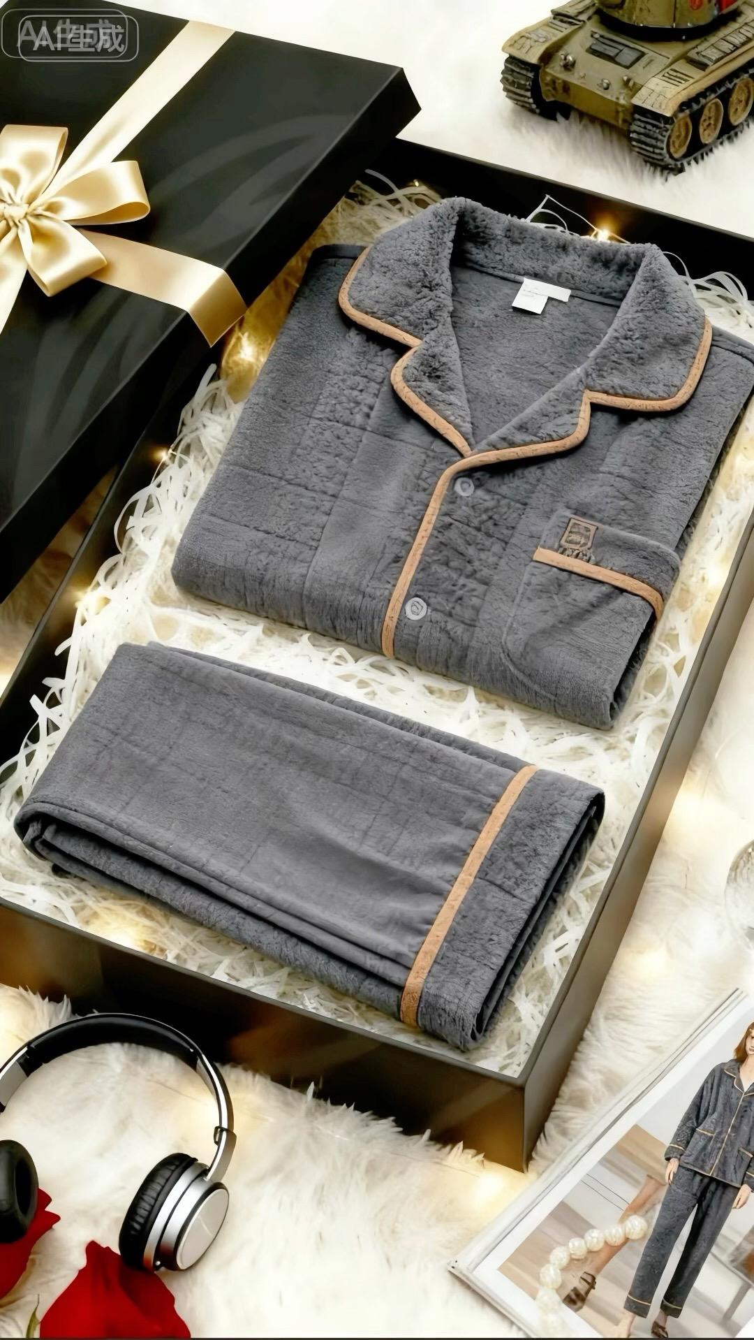 #冷冷冷冷冷如何正确保暖 宽松大码男士珊瑚绒家居服睡衣可外穿法兰绒秋冬新款加厚加绒套装#宝妈#秋冬都市硬核穿搭#早秋黑白灰穿搭测评