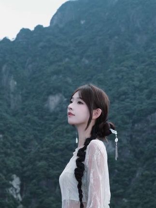 谁说《凡人修仙传》只是幻梦?三清山,本就是凡人触手可及的仙域#三清山 #三生万物三清山 #爬了三清山才知道什么是仙山#三清山的仙气也太足了吧#国庆来三清山就这么玩