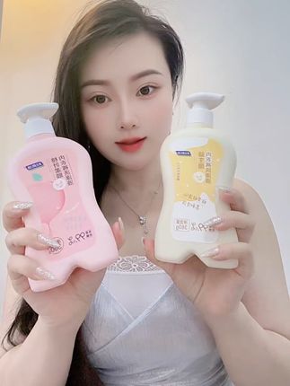 女生的内衣一定要用专用的洗衣液,这个是妇炎洁专门为咱们研发的内衣洗衣液,它不仅能够七十二小时长效抑菌,而且洗完之后还有一股淡淡的水蜜桃香味,特别好闻!关键它的配方很温和,像这种贴身衣物就得选专业的产品,现在价格也很合适,姐妹们赶紧囤起来吧!