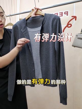 圆领假两件针织衫,谁穿谁好看#只做高品质 #一套好衣服可以让你不动声色的美 #针织衫穿搭