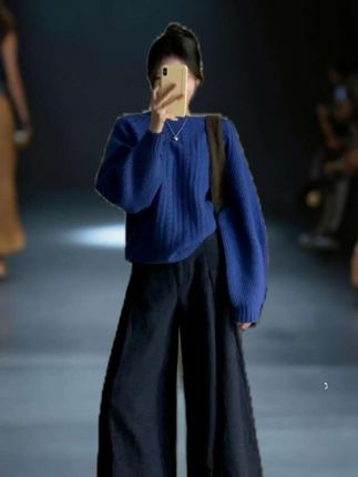 2025秋季新款文艺风复古穿搭蓝色圆领毛衣外套女高腰休闲裤两件套#高级穿搭 #简约穿搭 #通勤搭配 #优雅气质 #春秋穿搭