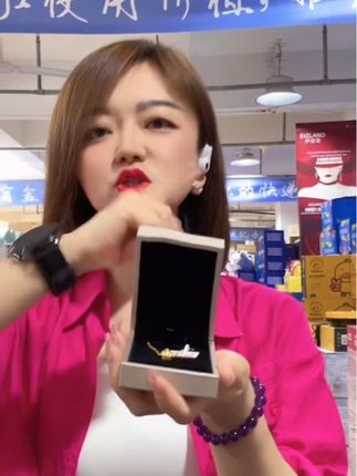 #好物推荐🔥 非遗古法传世小财神爷项链寓意招 财香港周六福小财神项链时尚百搭款项链#周六福#饰品#项链控 #项链 @巨量千川 @巨量本地推 @DOU+好生意 @DOU+上热门