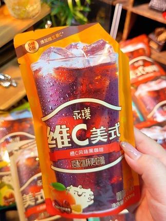 #冰袋咖啡 姐妹们都快去冲永璞的这个冰袋咖啡, 开袋即食,早上着急出门的直接从冰箱里拎一袋就可以走。#咖啡 #早八人 #强烈推荐 #仙女都在喝什么