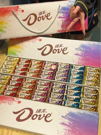 啊啊啊!原来#德芙 Dove 的意思是Do you love me~没有哪个女生能拒绝这样的浪漫吧#惊喜#仪式感不能少 #德芙巧克力 #送给女朋友的礼物