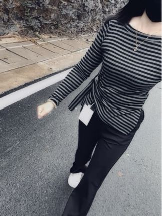 圈子越来越小,话也越来越少,有人称之为成熟,有人称之为孤独,而我觉得这叫看透,独处是为了不陪别人演戏,不争是为了放过自己的内心? 生命几许要遵从自己,圈小、事少、挺好;一个人最好的状态就是孤独、安静、自由且清醒... #穿搭 #显瘦穿搭 #显瘦显高显腿长 #显瘦显高显气质 #女装推荐