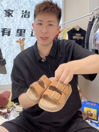 清凉夏日勃肯潮酷简约小凉鞋太好穿啦 给脚透透气#高品质童装 #夏日必备 #清凉一夏 #勃肯鞋穿搭 #儿童凉鞋