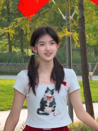 自从戴牙套后 没有见她笑这么开心了 看到最后一秒的笑哈 #生女儿的幸福 #爱跳舞的小姑娘 #鸽子摇