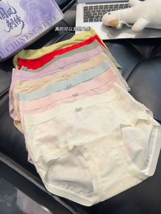 谁懂这国风提花的内裤又好看又好穿的舒服啊!还是纤知鸟大品牌的,新品冲销量现在给咱发8条还是礼盒包装,刷到真的可以安排上,自留送人都合适!#国风提花 #贴身衣物 #女生必备 #用琥珀流光风打开秋天