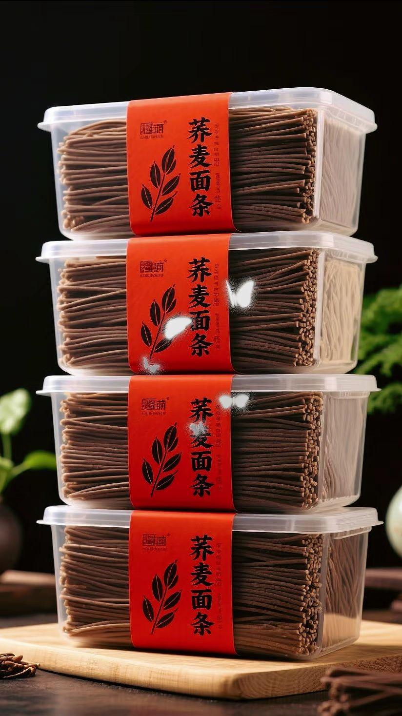 东北荞麦面。东北荞麦面,筋道是本色! 开水煮透,过遍凉水更爽利。浇上灵魂卤子——鸡蛋酱、肉末酱或是黄瓜丝拌辣椒油,一口下去,荞麦的清苦混着酱香,落胃又舒坦,是东北人实在的一口家常!#荞麦面 #强烈推荐 #面条 #这一碗好过瘾 #太好吃了