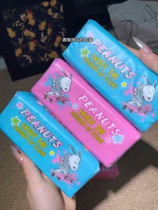 我也不想买啊!可它是史努比包装的抽纸啊!真的好可爱啊!原生木浆纸,五层加厚,不含荧光剂,母婴放心用!趁新品价格划算多囤点!#纸巾 #抽纸#超便宜超划算#开学季 #抽纸推荐