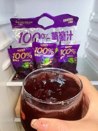 超级植觉100%葡萄汁!NFC原果压榨,冰镇酸甜一口透爽🍇 #100果汁 #NFC果汁 #解腻神器 #便利店美食 #夏日冰饮