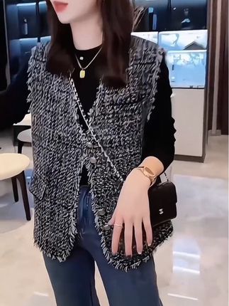 正品爆款短款小香风V领马甲外套女2025春新款时尚坎肩上衣女款#穿出自己的风格自信 #穿出自信穿出美 #春秋穿搭 #百搭