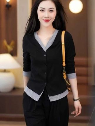 2025春秋季新款假两件V领时尚休闲长袖T恤韩版上衣女#生活服务热点中心 #时尚休闲穿搭 #气质穿搭 #减龄显瘦#每天学习一点点