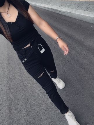 独来独往是我的性格,事不过三是我的原则,以牙还牙是我的底线,我没事不找事,有事儿不怕事,我保证,如果你有教养,我一定保持我的修养!#穿搭#秋季穿搭