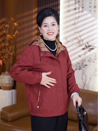 妈妈不是不爱美,是没遇到遮肉的风衣! 这件风衣就是微胖妈妈的“作弊器”!这个秋天,让妈妈美得毫不费力。#大码妈妈装 #中老年女装 #秋季穿搭 #遮肉显瘦 #时尚妈妈装