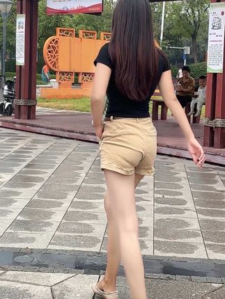 好腿,是你的理想型吗#路人视角 #穿搭 #大长腿#完美身材