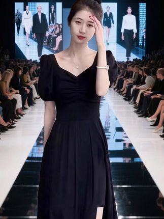 #时尚女装 #连衣裙 #显瘦穿搭 #小黑裙 #时尚穿搭