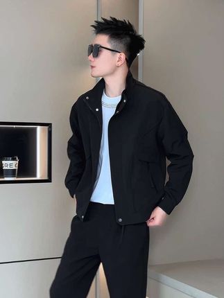 #潮流穿搭休闲风 #夹克外套男#百搭上衣 潮男推荐这款男士休闲立领夹克外套,简约时尚又大气!