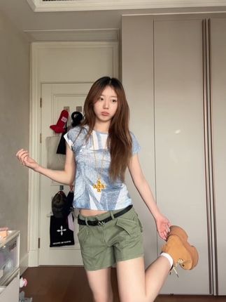 闲适夏日穿搭 ,RURE* 原创手绘印花网布T恤,RURE* 洗褪风格立体口袋低腰短裤 ,印花图案T恤 搭配卡其绿口袋短裤,轻松打造夏日舒适穿搭,-,#RURE#我的ootd穿搭 #夏天该有的样子 #夏日穿搭 #今天穿什么