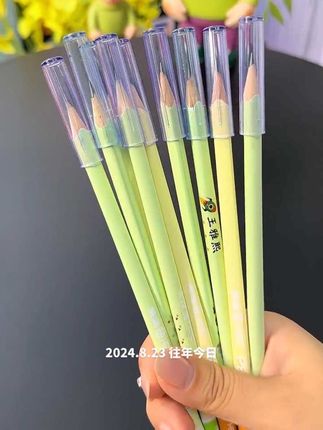 给铅笔套上这个保护笔帽,不但保护了笔头还不会弄脏笔袋,还能当个延长器使用#学习用品 #开学必备#笔盖 #笔尖保护盖