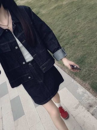 不要在别人的眼里找快乐,更不要在别人的嘴里找尊严,生活不仅需要勇气更需要霸气,花时间塑造自己,比迎合别人有用…#牛仔套装 #早秋穿搭