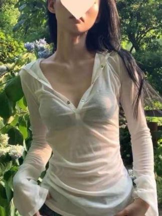 2025夏季气质通勤风女士修身短款冰丝针织长袖连帽半开领带纽#ootd穿搭 #高级感穿搭 #辣妹穿搭 #夏季穿搭 #今日穿搭