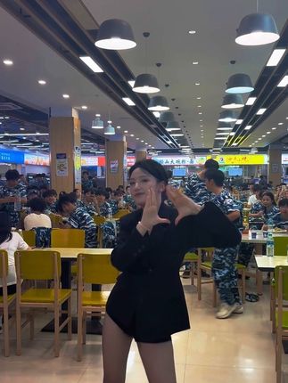 学弟学妹们辛苦了 多吃点饭#开学第一课 #学姐 #军训 #社交恐惧 #L燕