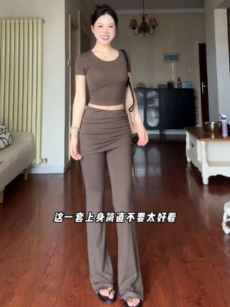 #早秋韩系氛围感穿搭 #用琥珀流光风打开秋天 #早秋中性风穿搭 #潘通秋季流行色你看懂了吗 #谁穿谁好看