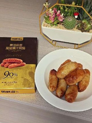 肉敢当大人孩子放心吃的爆汁烤肠!90%肉含量蛋白质也丰富,鲜嫩的肉质吃着太过瘾了#爆汁烤肠 #肉敢当 #孩子爱吃