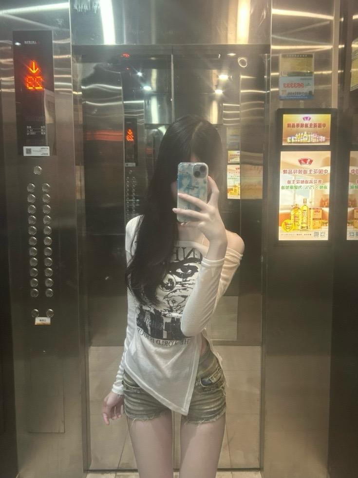 你今天开心吗^_^ #对镜拍 #女大学生 #日常穿搭