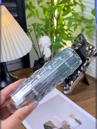 新款三合一防晒乳来咯,美+防晒+隔离,一瓶就能搞定的底妆,一抹提亮肤色自然不假白,妆感轻薄不油腻 #超级好用
