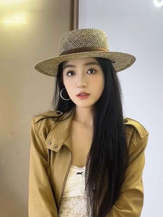热度持续不减,超有氛围感的咸草编织遮阳帽 #帽子 #帽子控小姐姐 #氛围感穿搭#帽子一戴谁都不爱 #遮阳帽