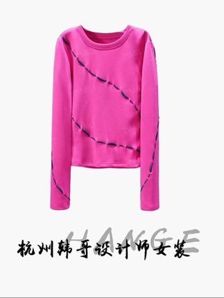 #我要上热门 【韩哥女装】2025秋冬新品《丝糯》洋红色撞色刺绣圆领打底衫#显瘦遮肉 #休闲百搭 #早秋穿搭 #休闲风穿搭 @DOU+上热门 @DOU+小助手