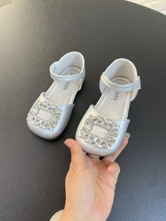 搭配小裙子,布灵布灵的,巨洋气#女童搭配推荐 #女童鞋子推荐 #女童公主鞋 #软底软面穿上超舒服 #母婴好物