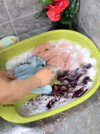 夏天手洗衣服好搭档,这个带搓板的洗衣盆好方便呀?还带肥皂槽,真的居家备必呀!#好物推荐#洗衣盆带搓衣板一体盆#洗衣盆#家务好帮手#居家好物