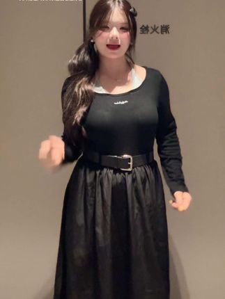 显瘦小黑裙#小黑裙 #微胖女生 #秋日穿搭 #显瘦穿搭