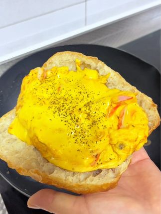 为了多睡那两分钟,结果就是迷迷瞪瞪起床,匆匆忙忙给自己搞了一顿早饭,今日份宠幸“冷宫”里的恰巴塔#恰巴塔滑蛋 #早餐 #早餐吃什么 #低卡低脂餐 #减脂早餐