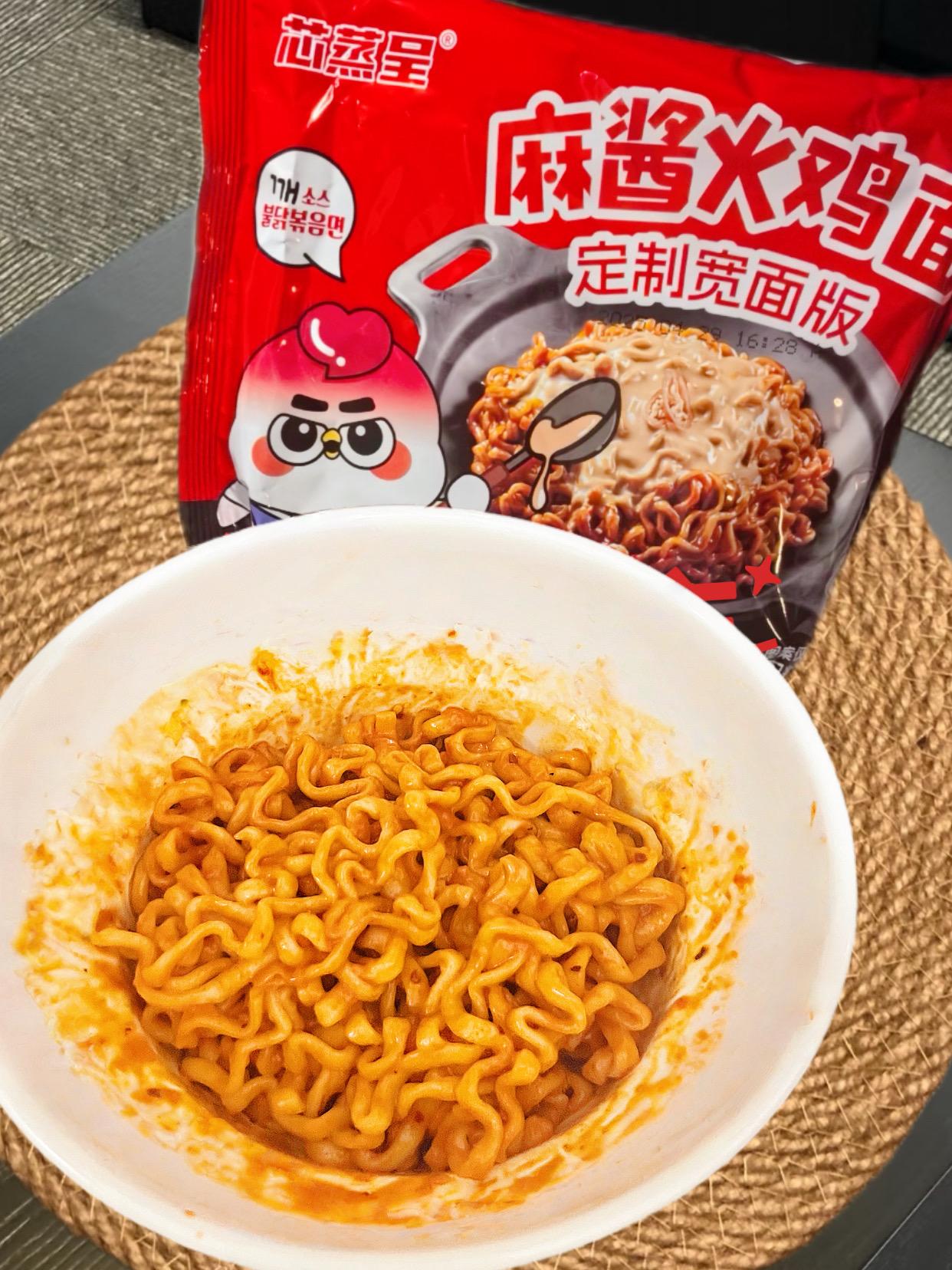 如果没有爱,那么卧室到厨房的距离太远了。谁懂呀🥹这碗麻酱火鸡面好吃到爆#火鸡面的神仙吃法 #泡面 #火鸡面 #麻酱火鸡面 #太好吃了