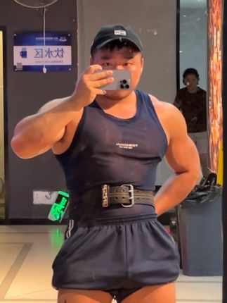 今天该练什么你自己清楚 #脂包肌 #1m 除了小黄帽还有小黑帽