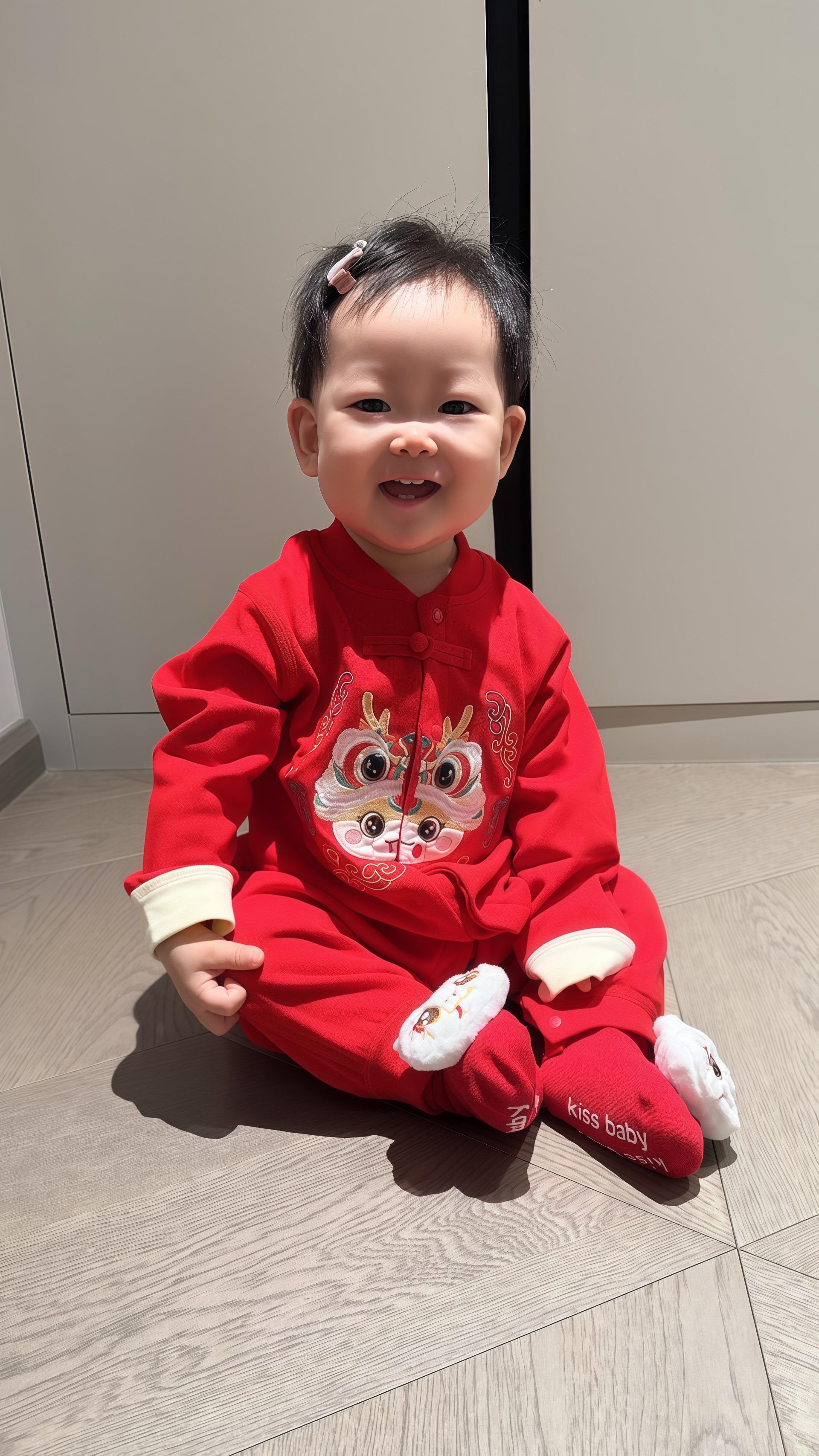 “后来我有了一个小朋友,平淡的日子也开始泛着 光,我只希望她能健康快乐的长大”#宝妈#宝妈情感共鸣 #宝宝国风刺绣连体衣#高品质童装