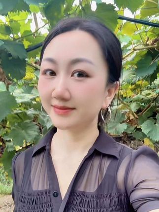 橘子家orange 今天不摘橘子,戴着我的螺旋圈圈耳环来摘葡萄🍇。生活如葡萄🍇有酸有甜;人生如戏,有苦有乐;🍇葡天之下,萄你欢喜。#橘子家orange #纪录美好生活