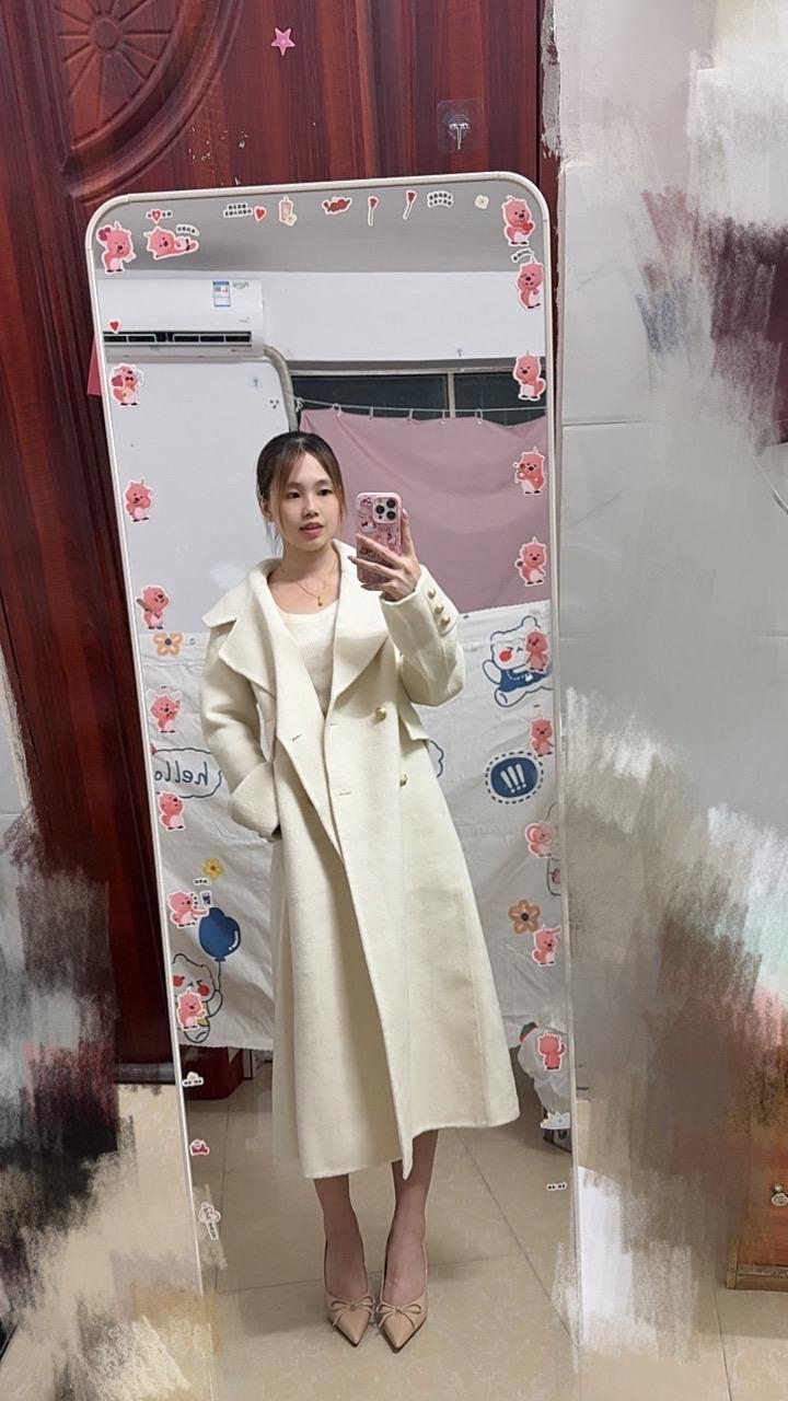 在不穿高跟鞋就到了穿足力健的年纪了#风衣穿搭 #高跟鞋