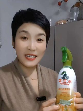 家里灶台有顽固油渍,怎么擦都擦不掉怎么办?别担心,用这个水卫仕油污净,它能快速分解油污,只需轻轻一喷,再一擦就干净了,而且味道一点都不刺鼻,真的是好用又划算!#厨房好物 #水卫士油污净
